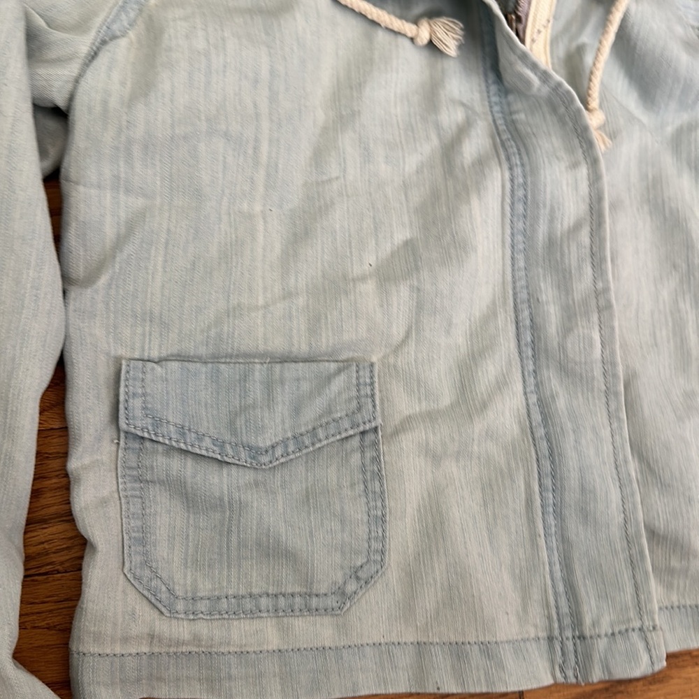 Thread & Supply Lightweight denim / chambray shorter style jacket. Hood - Picture 4 of 5